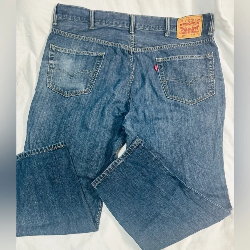 Levi’s 550‎ Jeans Men's Size 42x30 Relaxed Fit Blue Medium Wash Denim Pockets